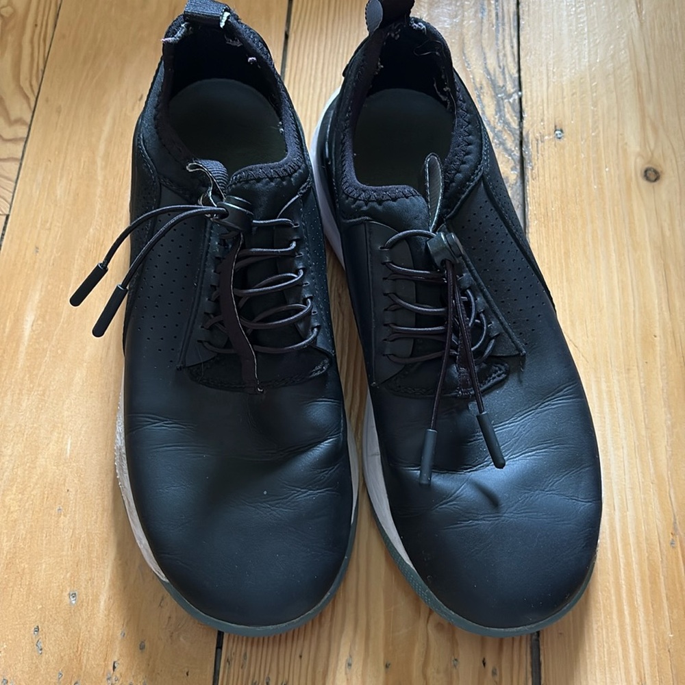 Clove Sneakers size 9